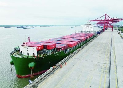 南京港成功靠泊最大內(nèi)貿(mào)集裝箱船 "江遠(yuǎn)集2"輪，為客戶帶來(lái)全新物流體驗(yàn)