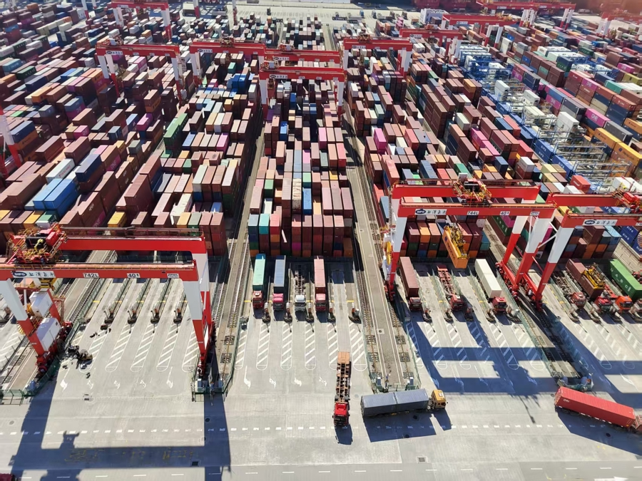 洋山港吞吐量創(chuàng)新高，上海港穩(wěn)居全球第一彰顯外貿(mào)“硬實(shí)力”